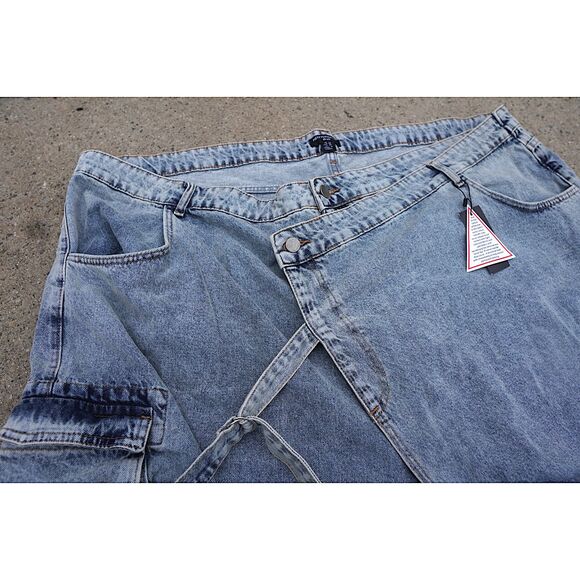 PLT Plus 30 Asymmetrical Wrap Denim Cargo Shorts NWT – Light Acid Wash - Picture 3 of 8